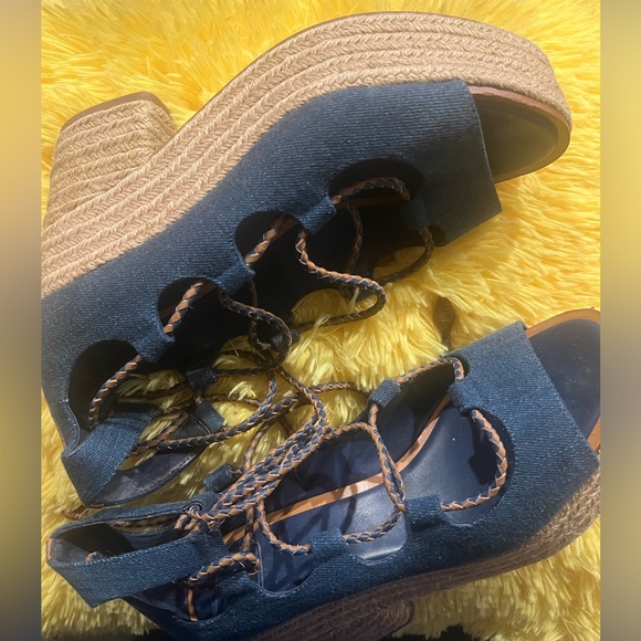 Tory Burch Dandy Denim Blue Canvas High Sandals - Picture 2 of 5